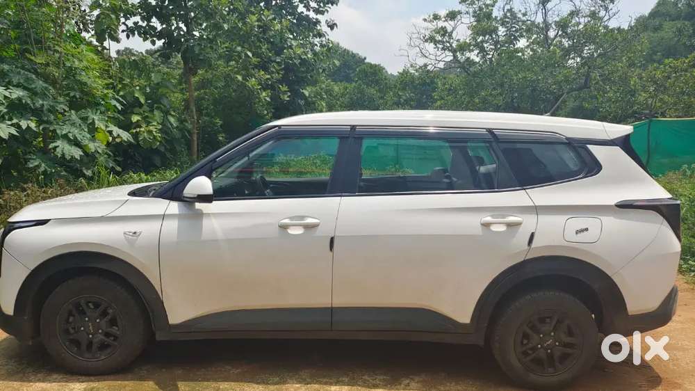 Kia Carens Clavis White Color Full New Connection