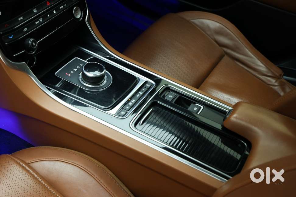 Jaguar Xe Portfolio, 2018, Petrol