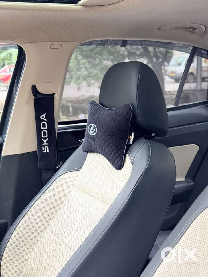 Skoda Slavia 1.0 Tsi Style At, 2023, Petrol