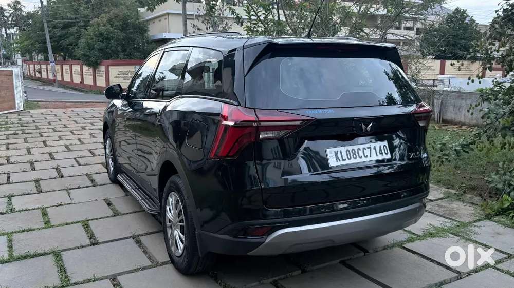 Mahindra Xuv700 2024 Petrol 15000 Km Driven 7 Seater