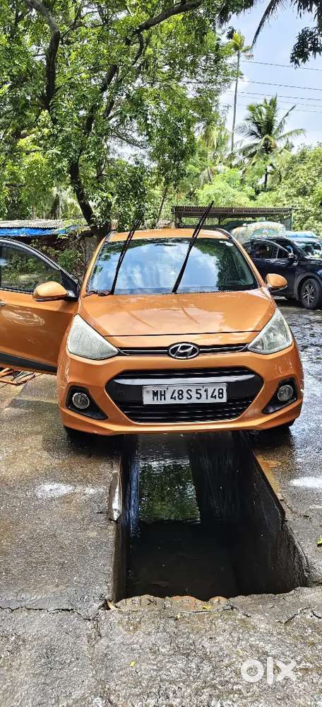 Grand I10 Sportz Top Model