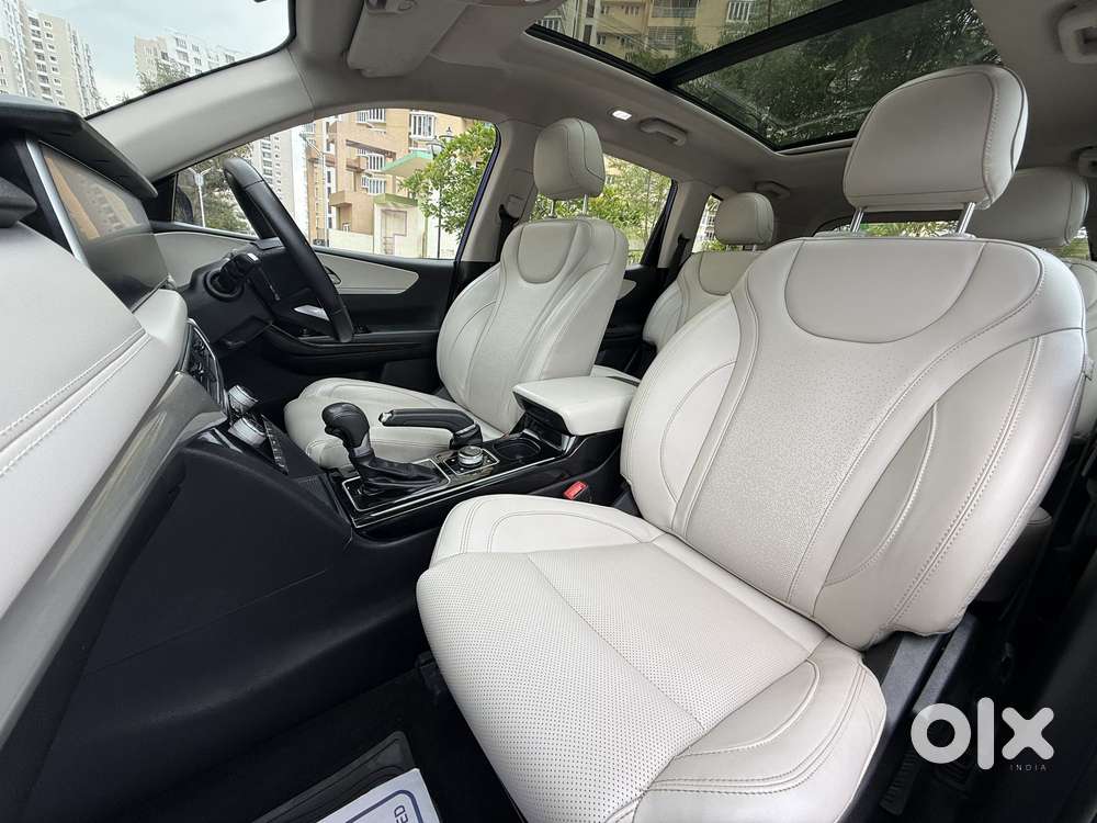 Mahindra Xuv700 2.0 Ax 7 Petrol At Luxury Pack Str, 2022, Petrol