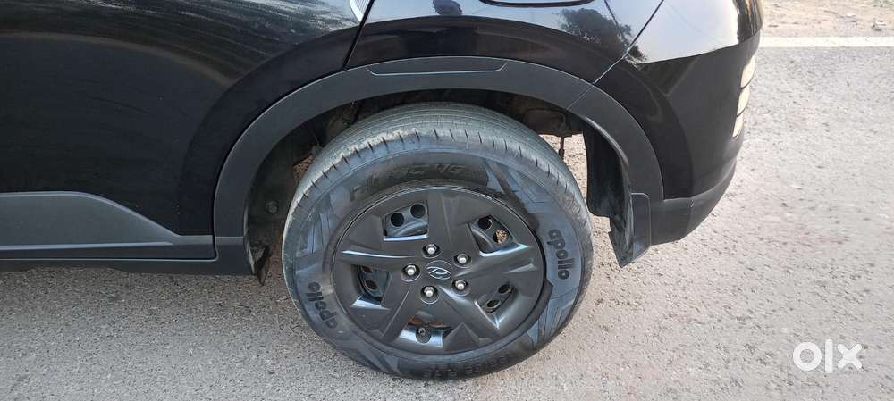 Hyundai Venue 1.2 S (o), 2024, Petrol