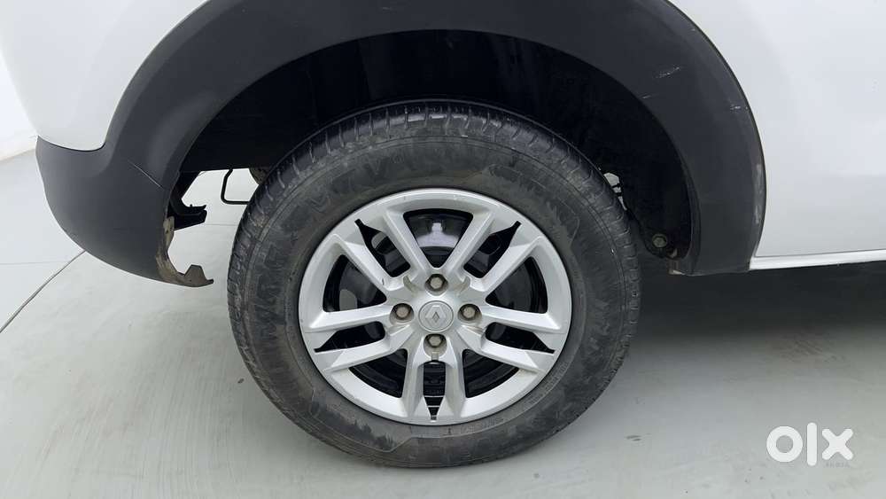 Renault Triber Rxt, 2023, Petrol