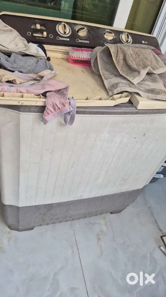LG semi auto washing machine