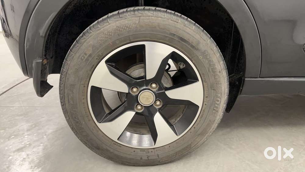 Tata Nexon 1.2 Revotron Xza Plus (l), 2019, Petrol