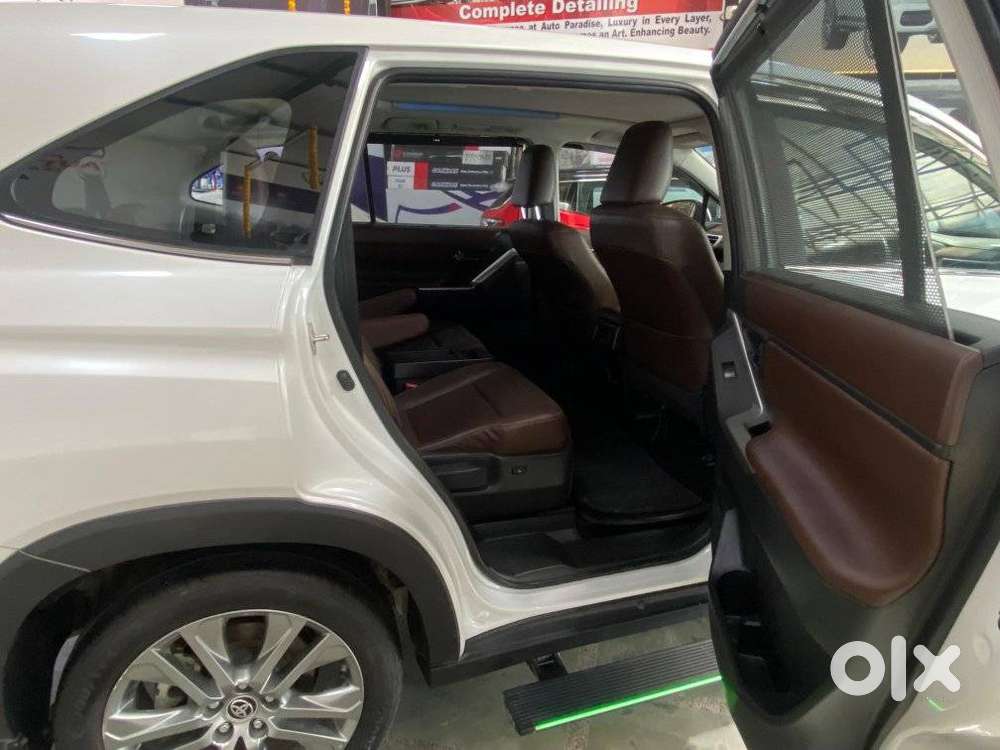 Toyota Innova Hycross 2.0 Zx Hybrid 7 Str, 2025, Petrol
