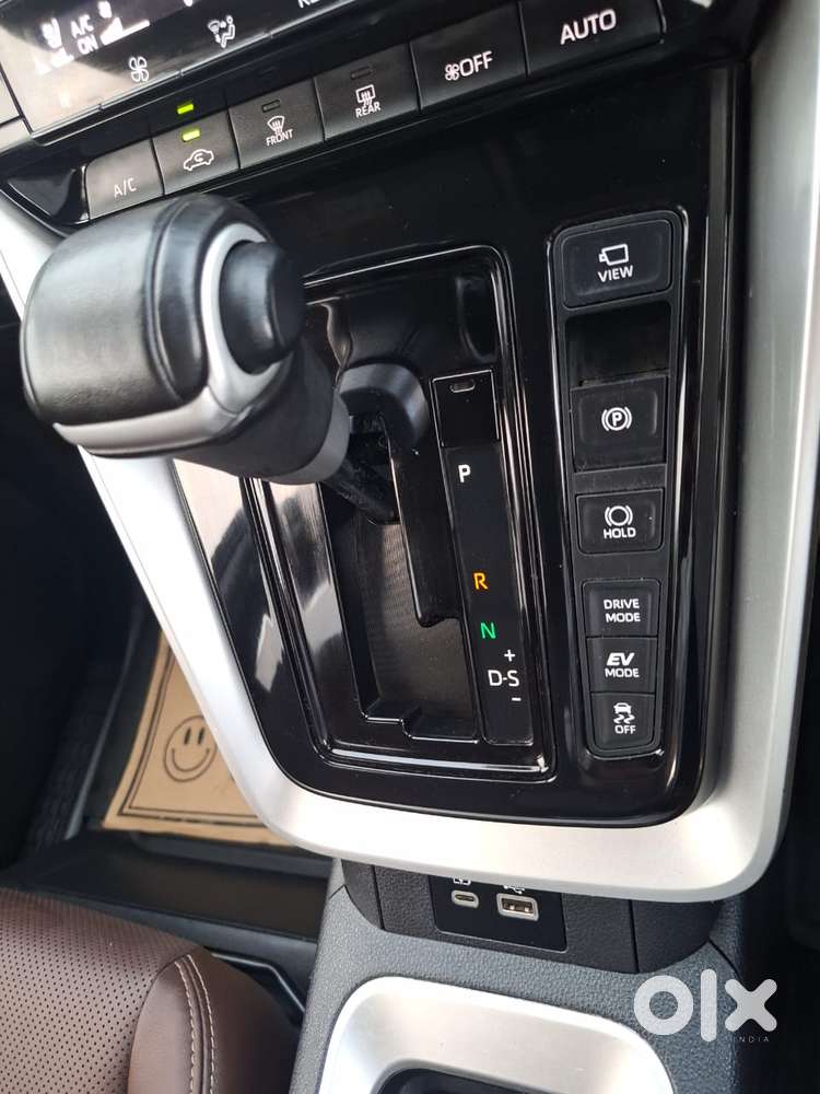 Toyota Innova Hycross 2.0 Zx (o) Hybrid 7 Str, 2023, Petrol