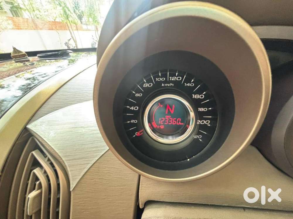 7 Seater Xuv 500 , White , Excellent Condition