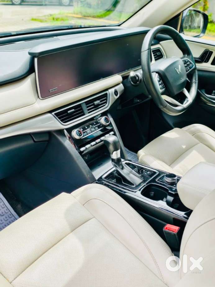 Mahindra Xuv700 2.2 Ax 7 Diesel At Luxury Pack Str, 2022, Diesel