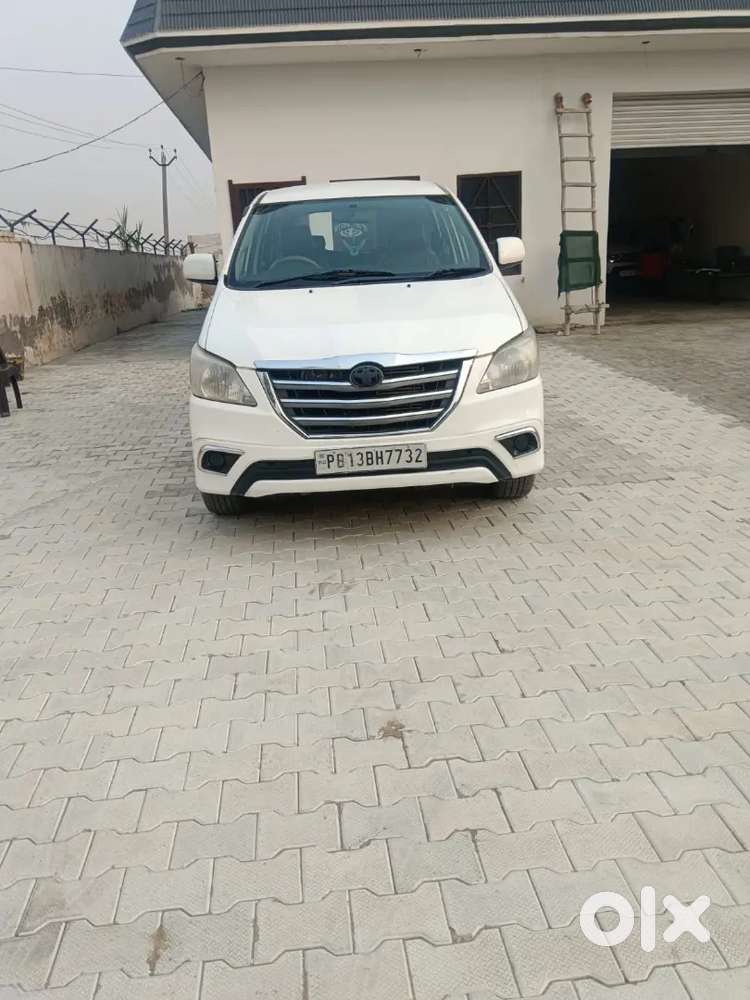 Toyota Innova 2015