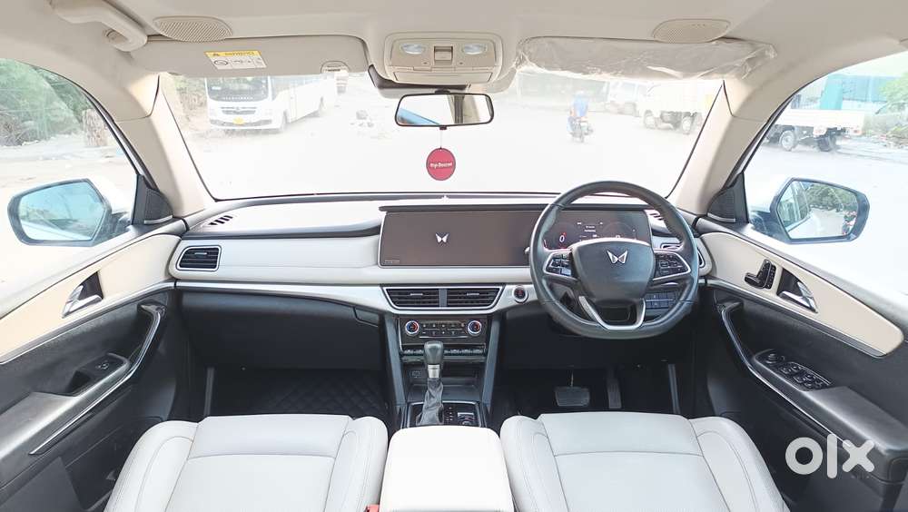 Mahindra Xuv700 2.2 Ax 7 Diesel At Str, 2022, Diesel