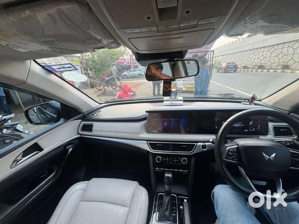 Xuv Ax7 Petrol 7 Seater