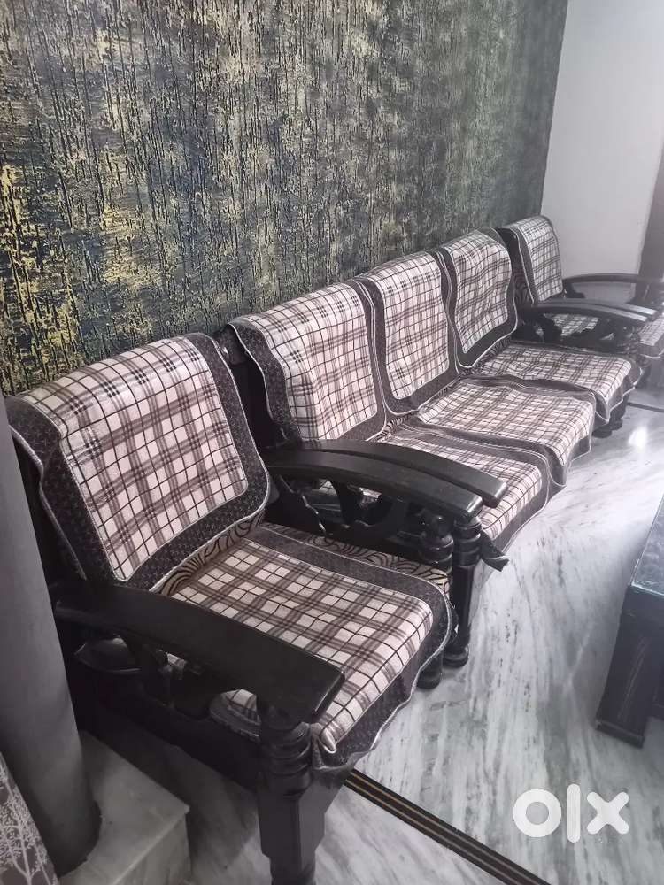 5 seater sofa and 6 seater dining table with 2 pair cover