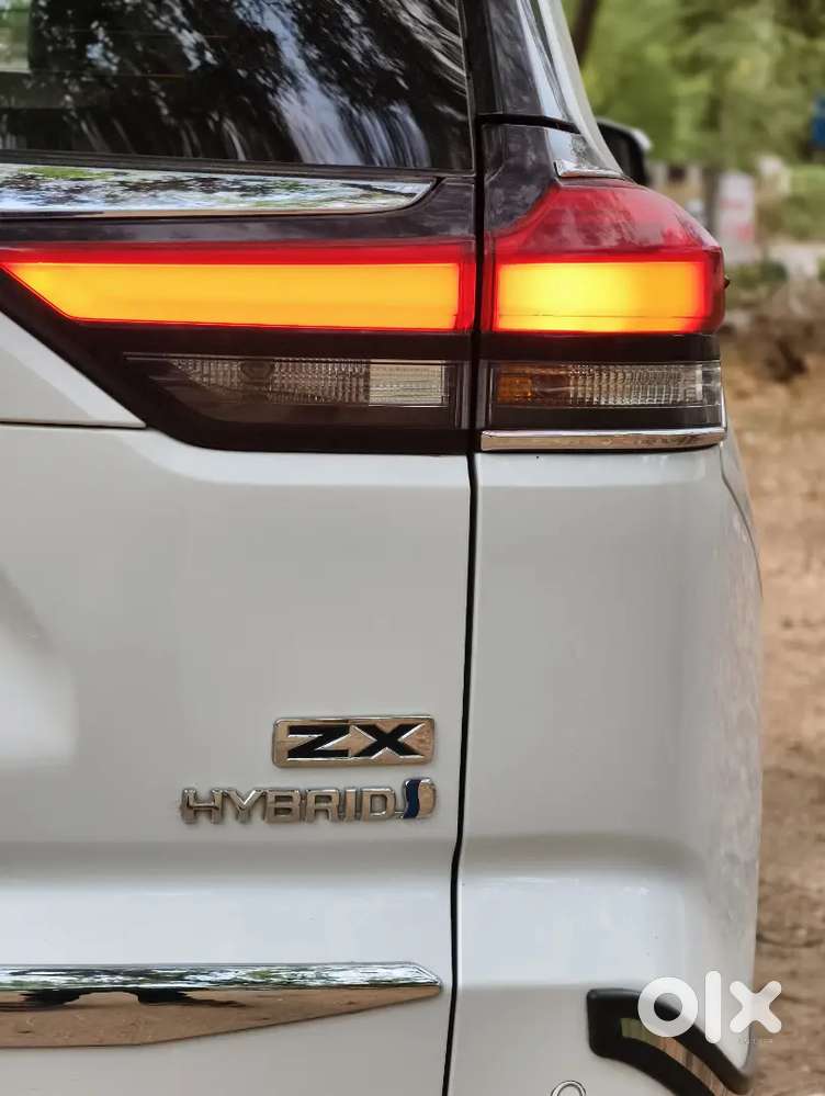 Toyota Innova Hycross Zx Hybrid Just 26000km