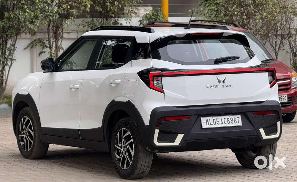 Mahindra Xuv 3xo Ax5 Pm Mt, 2024, Petrol