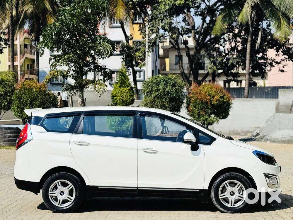 Mahindra Marazzo M6, 2018, Diesel