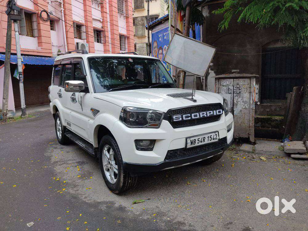Mahindra Scorpio S10, 2016, Petrol