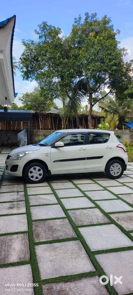 Maruti Suzuki Swift Lxi Optional-o, 2017, Petrol