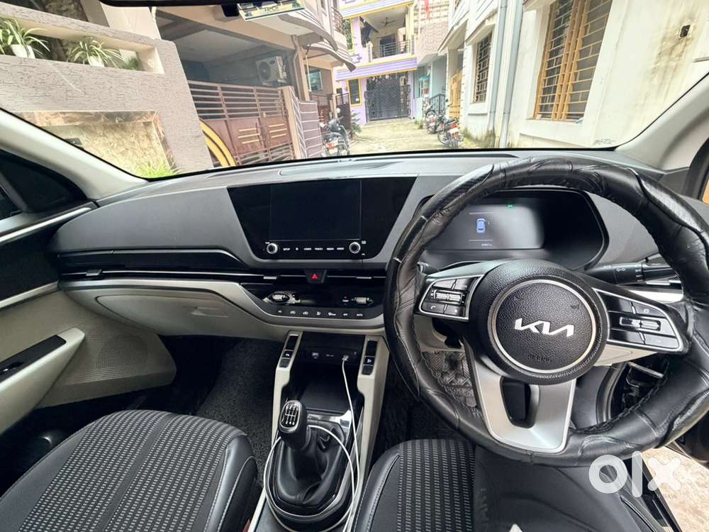 Kia Carens 2024 Cng & Hybrids Petrol Manual (25000 Km Driven)