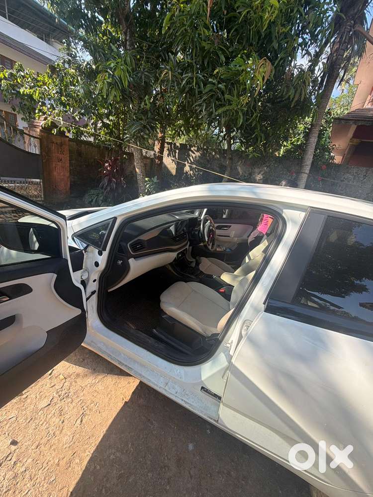 Tata Altroz Petrol Manual 2025 Variant