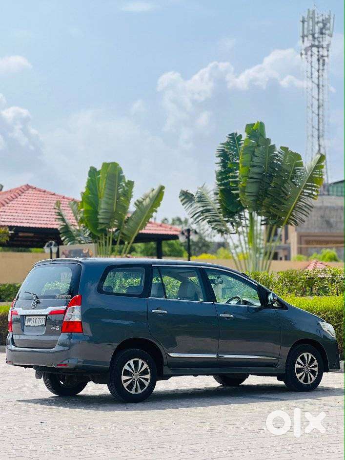 Toyota Innova 2.5 V Diesel 8-seater, 2016, Diesel