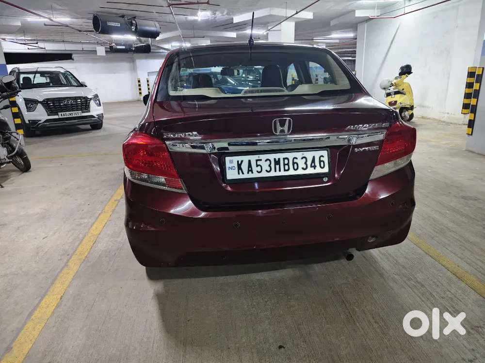 Honda Amaze Top Model 2104 Almost New