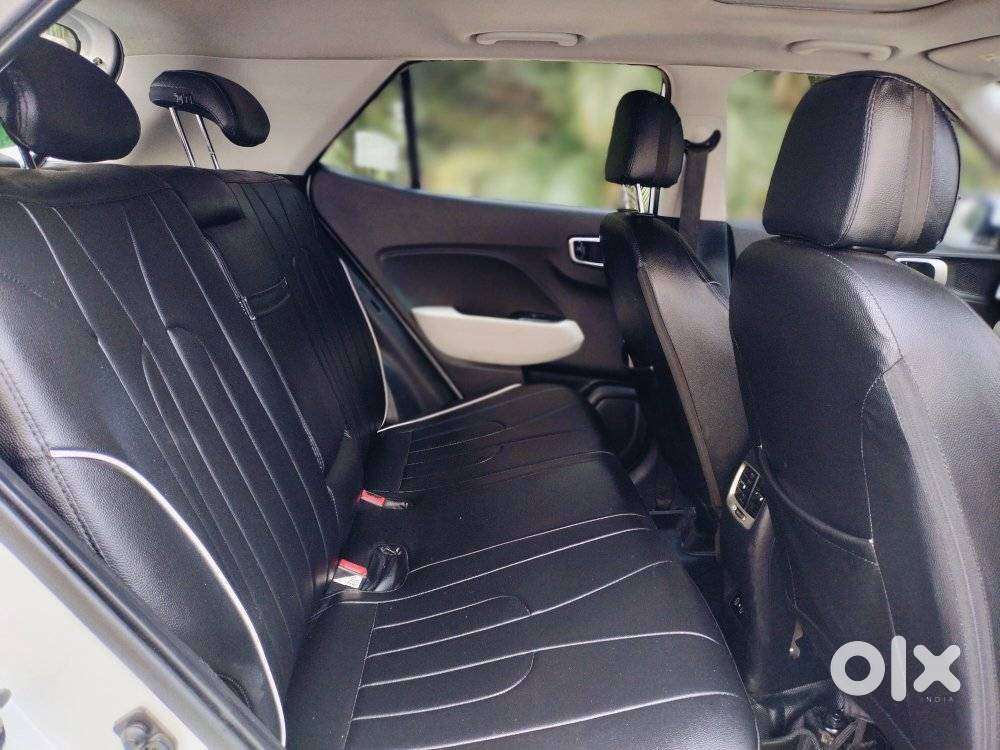Hyundai Venue Sx Mt, 2023, Petrol