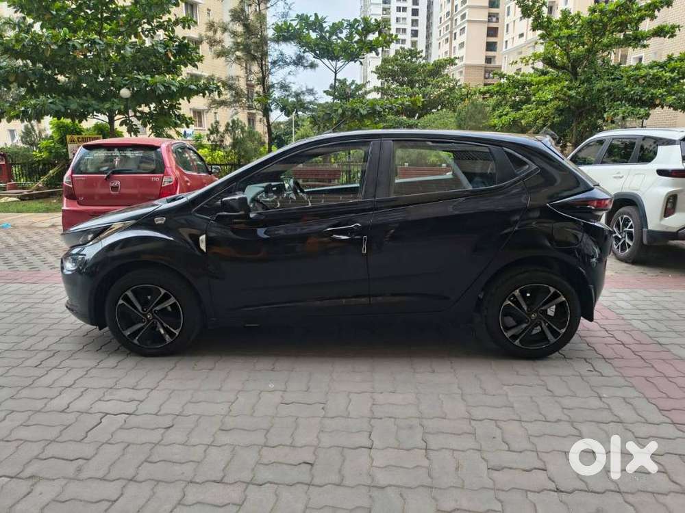 Tata Altroz 1.2 Xza Plus Dark Edition Dct, 2022, Petrol