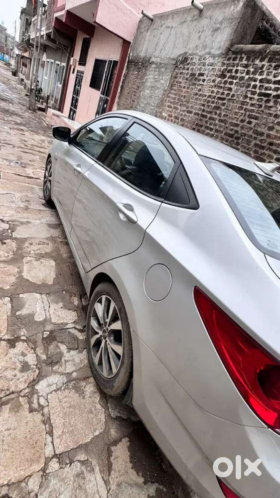 Hyundai Verna 2015