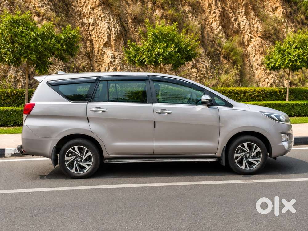 Toyota Innova Crysta Vx 2025