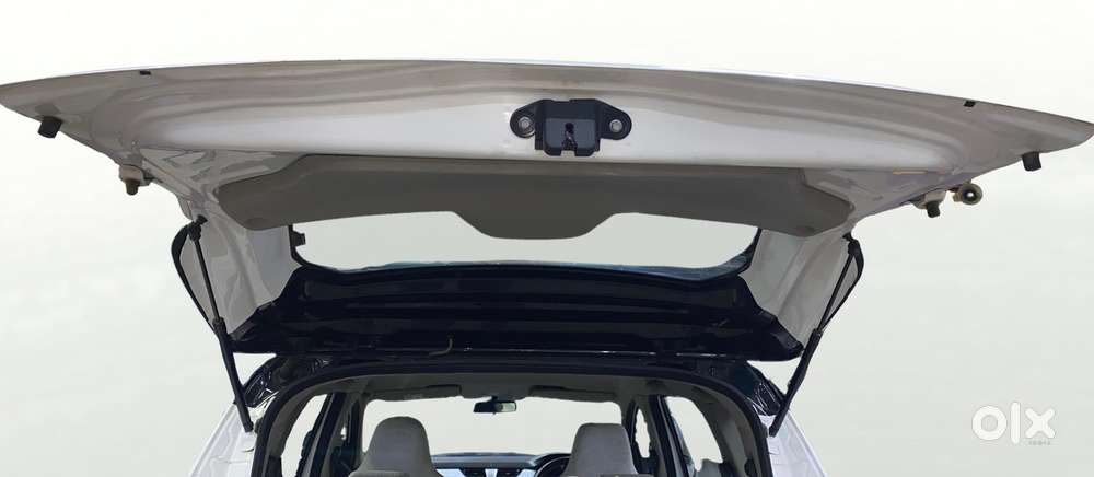 Renault Triber Rxz, 2024, Petrol