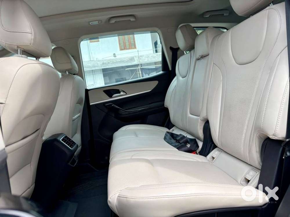 Mahindra Xuv700 2.2 Ax 7 Diesel At Luxury Pack Str Awd, 2022, Diesel