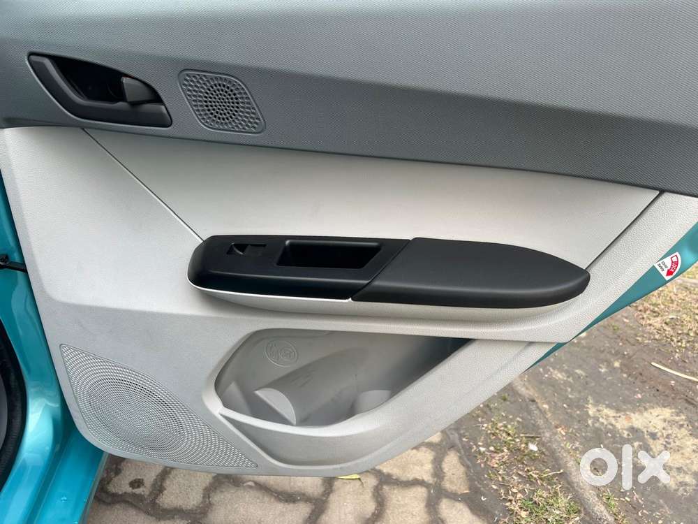 Tata Tiago 1.2 Revotron Xta, 2025, Petrol