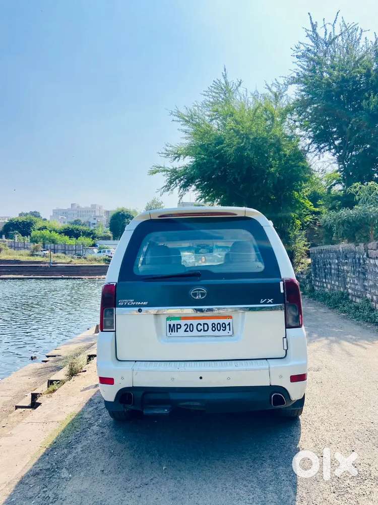 Tata Safari Storme 2013