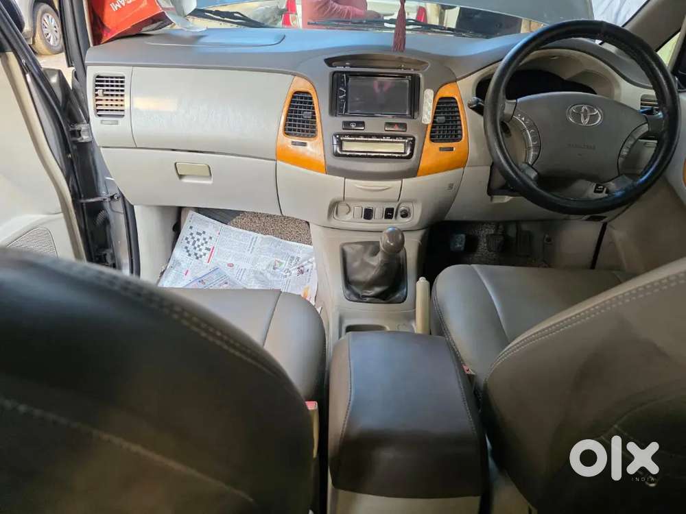 Toyota Innova V 2011