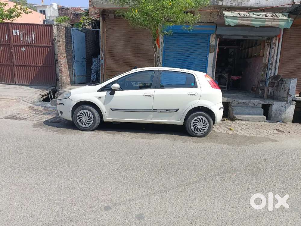 Fiat Punto 2011 Petrol 51000 Km Driven (family Car)