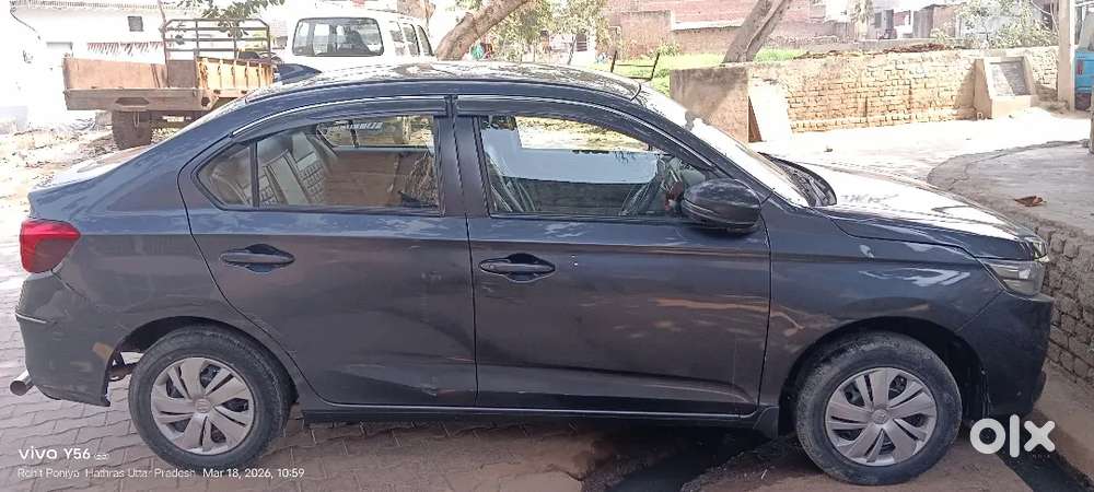 बहुत ही बढ़िया गाड़ी है कंडीशन एकदम अच्छी है