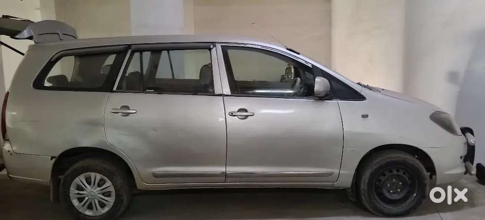 Toyota Innova Hycross 2010 Petrol Manual