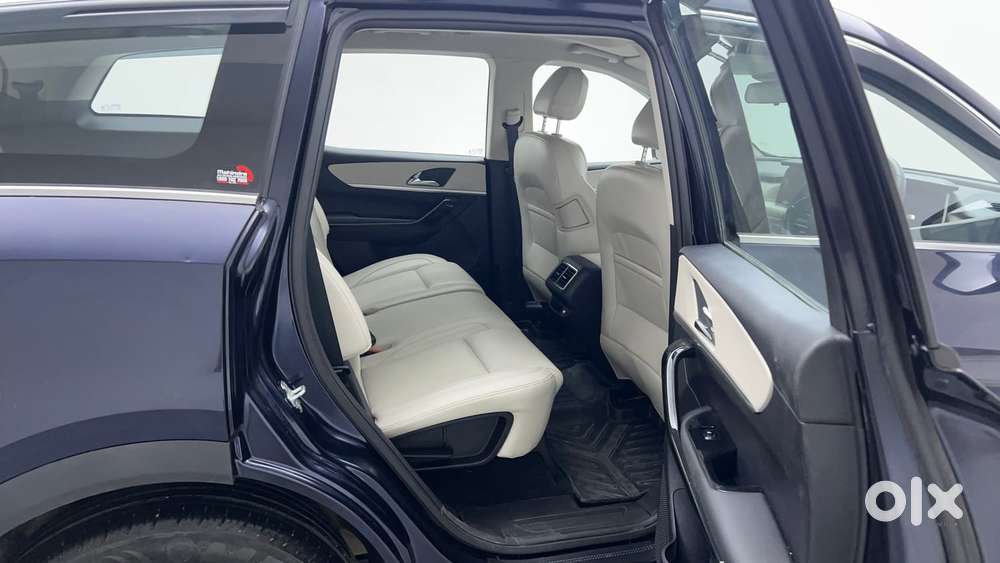 Mahindra Xuv700 2.0 Ax 7 Petrol At Str, 2025, Petrol
