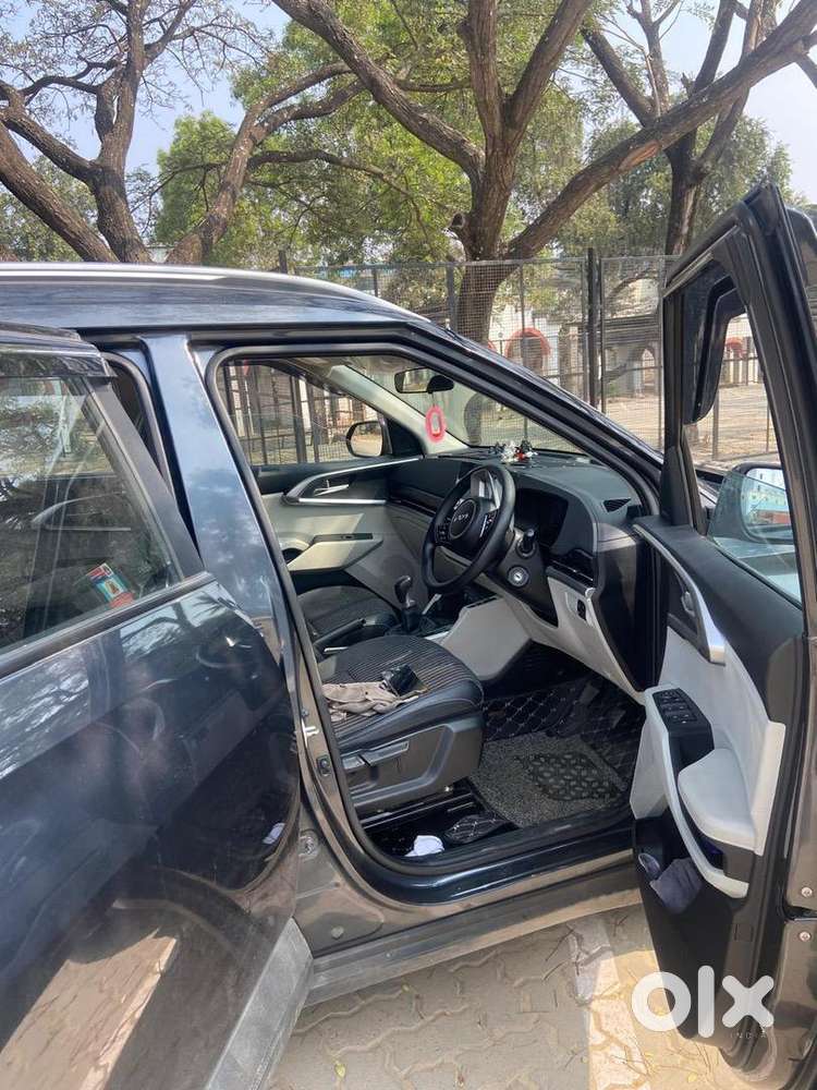 Kia Carens 2024 Petrol Well Maintained