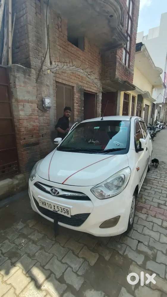 Apni Kar Bech Rahe Hain