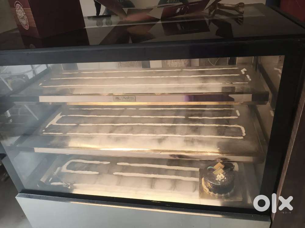 Cake display candy