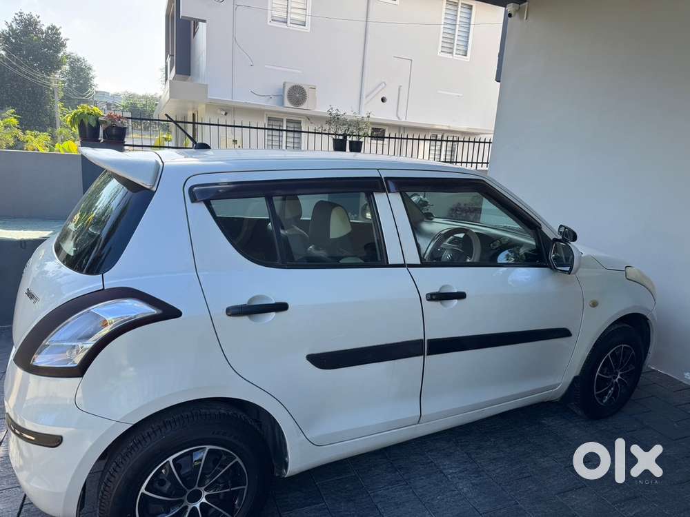 Maruti Suzuki Swift Petrol 2012