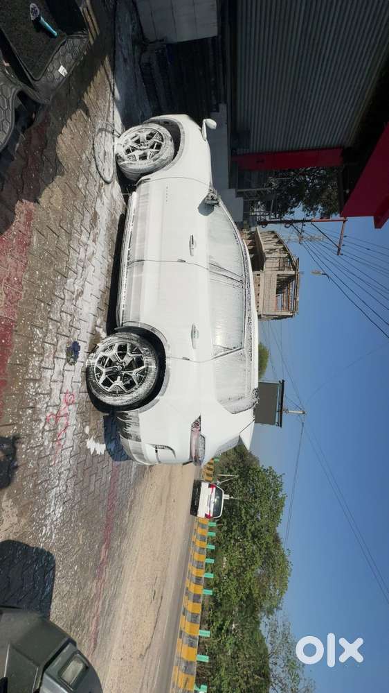 Tata Safari Top Variant