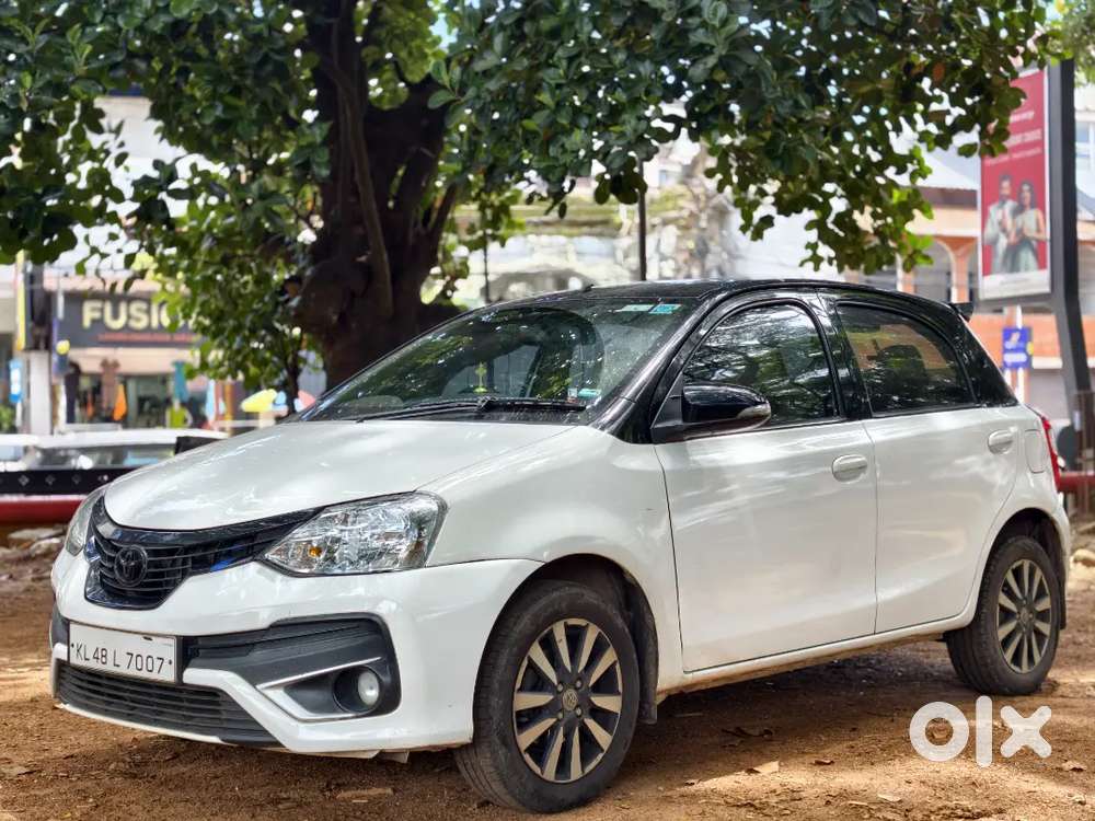 Toyota Etios Liva V 2018 Dual Tone