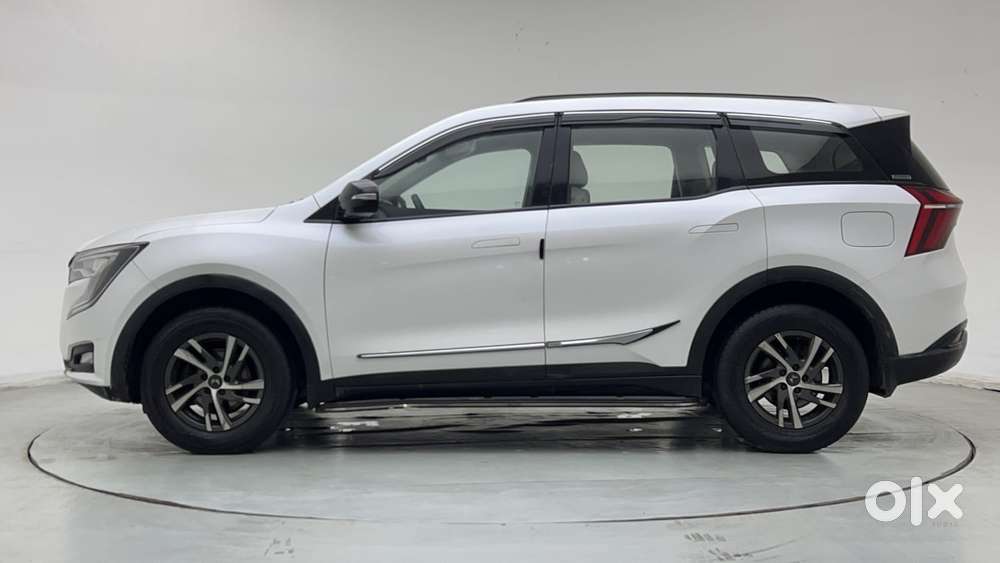 Mahindra Xuv700 2.0 Ax 5 Petrol Mt Str, 2022, Petrol