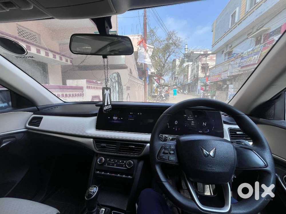 Xuv700 Ax5 Manual Diesel ,white Colour For Sale Price 15,50,000/- Only