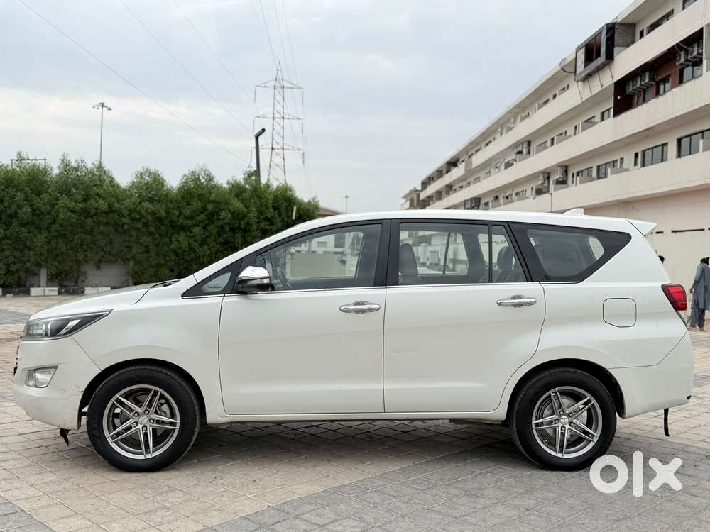 Toyota Innova Crysta 2.8z Automatic, 2017, Diesel