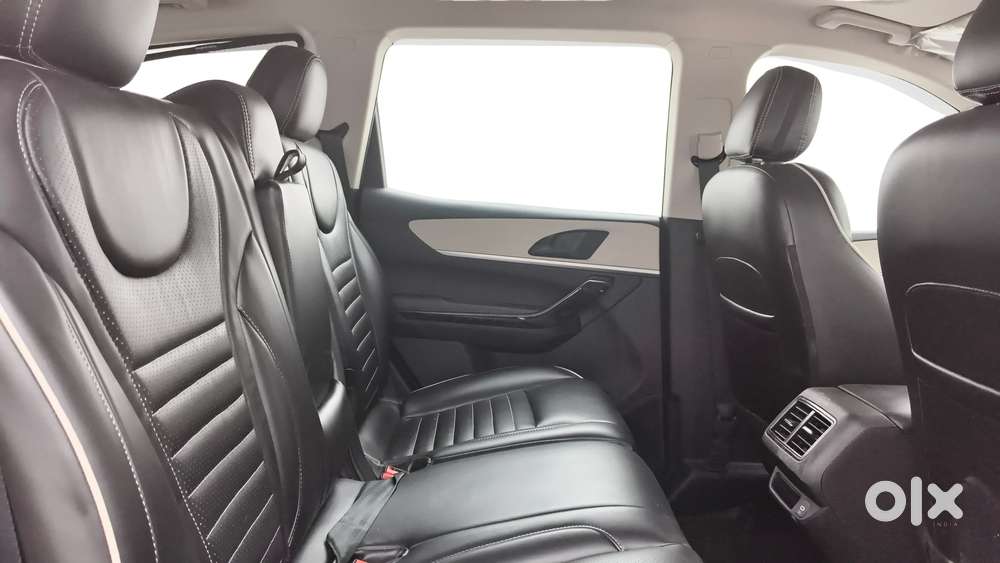 Mahindra Xuv700 2.0 Ax 7 Petrol At Str, 2024, Petrol